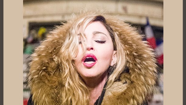 Madonna: elle chante Place de la République pour les victimes du 13 novembre