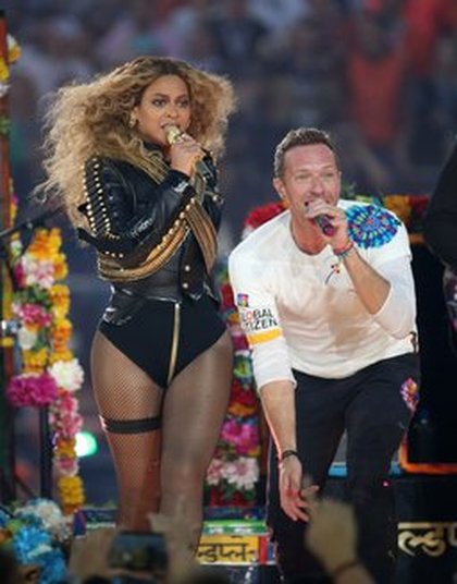 Beyoncé, Chris Martin et Bruno Mars lors de la mi-temps du Superbowl!