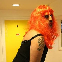 Lundi 9 Mars 2015 Cauet fête la journée de la femme