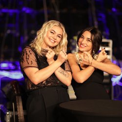 Louane et Camélia Jordana - Backstage NRJ Music Awards Paris Edition