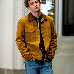 Look 5 : le jean et un air indifférent, un classique.