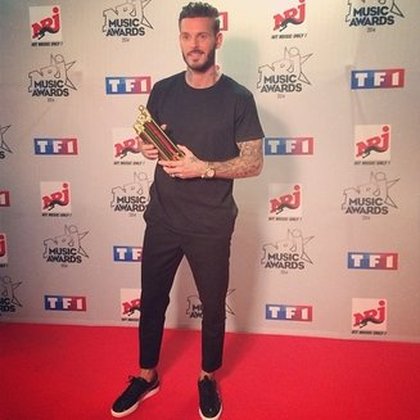 M Pokora : M.E.R.C.I ... Tout simplement... #recordman #11awards #10ans #cestouf coeur sur vous! ✊ #onestensemble #verslinfinietaudela :)