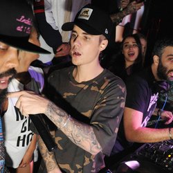 Justin Bieber dans un club de Miami