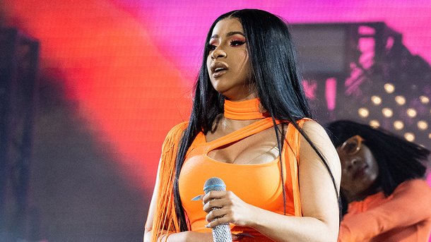 Cardi B répond aux critiques concernant ses chansons!