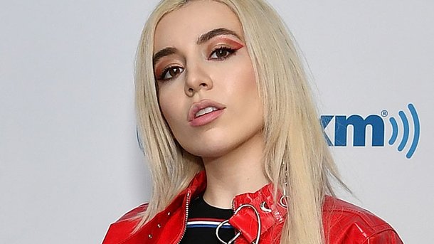 Ava Max dévoile la date de sortie de son clip «Torn»!