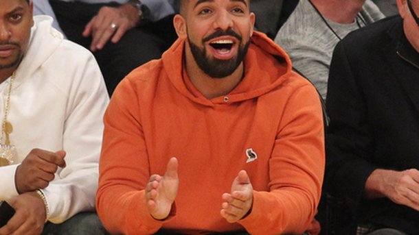 Drake se fait plaisir avec un collier très cher!