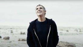 Julien Clerc partage "Une vie", un nouvel album tendre et mélodique