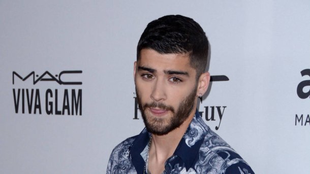 Zayn Malik tease l'arrivée de son livre en photo!