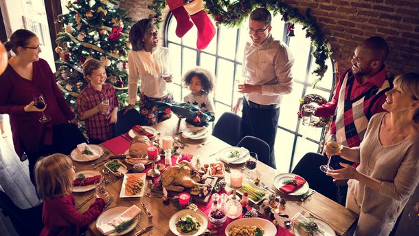 Les infos du Réveil Chérie : Quelle est la phrase la plus redoutée des repas de Noël ?