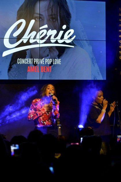 Amel Bent sur la scène du Concert privé Pop Love