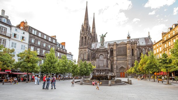 Les infos du Réveil Chérie : Clermont-Ferrand vient de devenir la capitale française des arcs-en-ciel