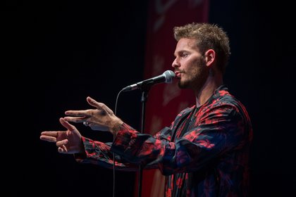 Matt Pokora sur la scène de son Concert Super Privé Chérie FM  à Tours
