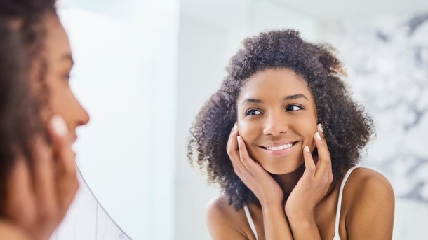 Les infos du Réveil Chérie : On se touche le visage 3 000 fois par jour en moyenne