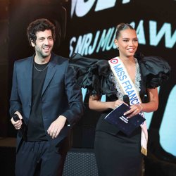 Max Boublil et Miss France 2023 - Cérémonie des NRJ Music Awards 2023