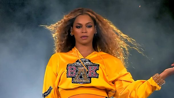 "Homecoming" : Beyoncé sort un album live surprise de ses fameux concerts de Coachella