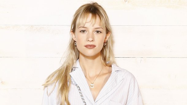 Angèle égérie Chanel: découvrez ses nouvelles photos