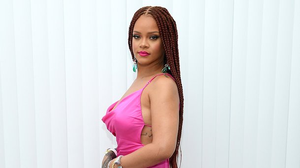 Rihanna réagit à une photo de son sosie plus jeune!
