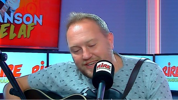 La chanson d'Oldelaf "Pénélope et Virginie" : "Pénélope et Virginie, Sont 2 sacrées belles amies, Virginie et Pénélope, Sont deux sacrées belles amies..."