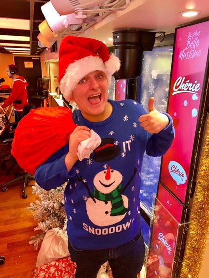 Max le stagiaire et son pull de Noël