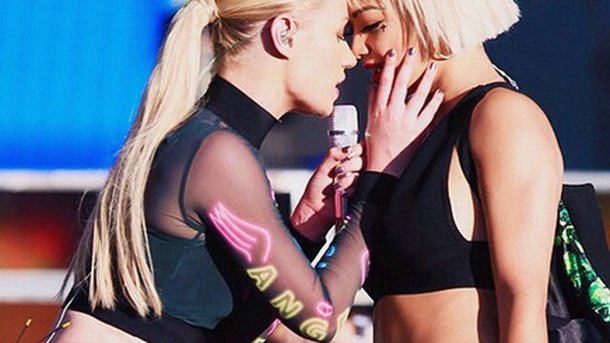 Rita Ora : c'est chaud sur scène avec Iggy Azalea !