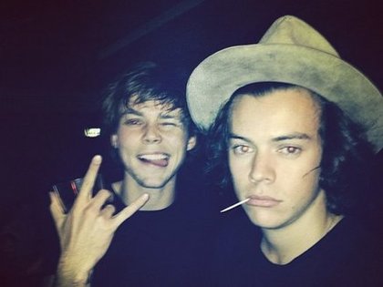 ashton-irwin-et-harry-styles
