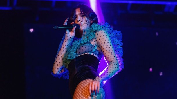 Dua Lipa : comment a-t-elle débuté dans la musique ?