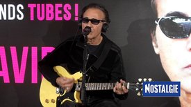 F.R. David interprète "Words" et "Time is not mine" en live acoustique sur Nostalgie !