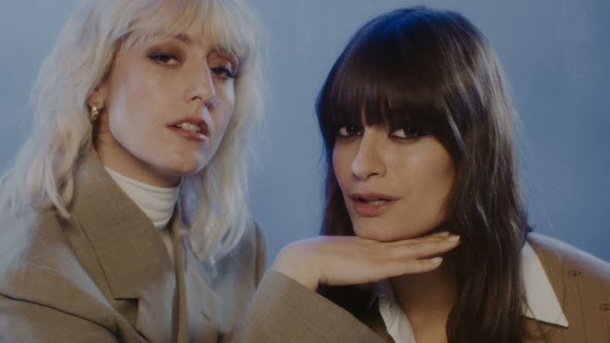 Clara Luciani fait jouer sa sœur Léa dans le clip de «Ma sœur»