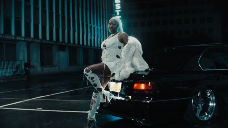 Aya Nakamura dans le clip de "No Stress"