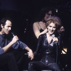 En 1994, Céline Dion rencontre Jean-Jacques Goldman par le biais de son mari et manager René Angelil. C'est le début d'une grand amitié et de l'une des collaborations les plus fructeuse de l'histoire de la musique. Jean-Jacques Goldman lui écrit notamment le titre culte "Pour que tu m’aimes encore"