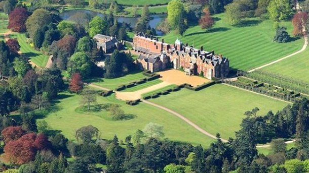 Les infos du Réveil Chérie : Vous pouvez dormir chez la reine Elizabeth II avec Airbnb !