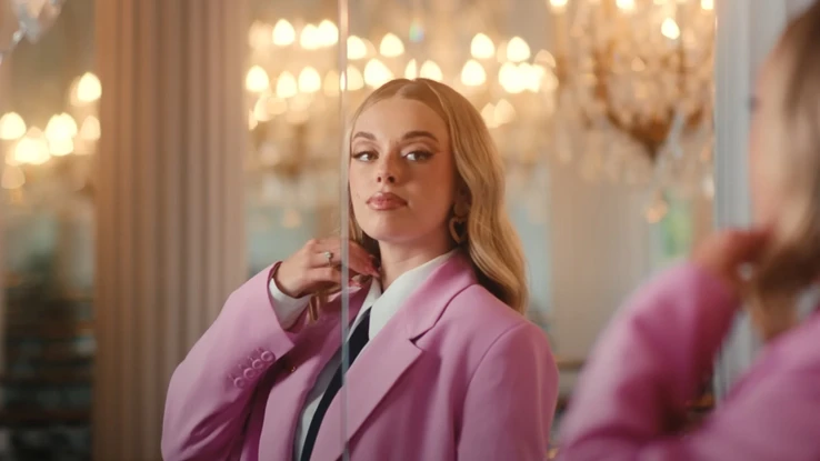 Emma "Star Academy" / "Pas besoin de toi" clip