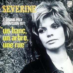 Un Banc, un Arbre, une Rue