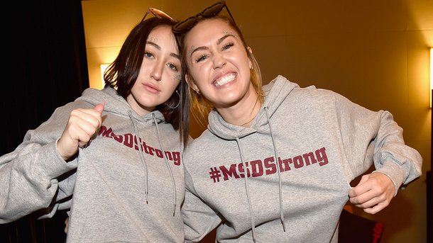 Miley Cyrus poste de rares photos d'enfance pour l'anniversaire de sa sœur