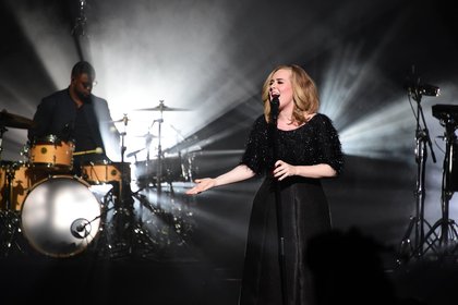 Adele sur scène - NRJ Music Awards 2015