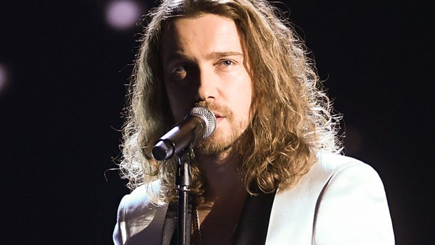 Julien Doré rend hommage à Rose Laurens: «Il y’a des roses qui ne fanent jamais»