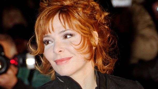 Mylène Farmer dévoile le clip live de "M'effondre"