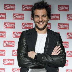 Amir prend la pose pour Chérie FM