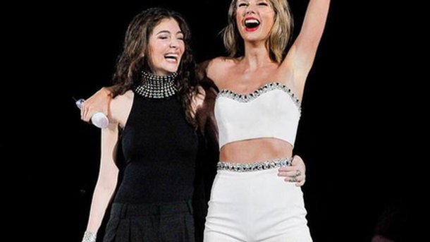 Taylor Swift : avec Lorde et Jason Derulo sur scène!