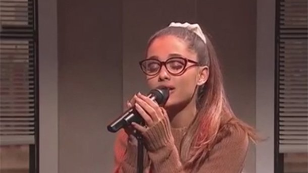 Ariana Grande imite Rihanna, Shakira et Britney Spears à la perfection!