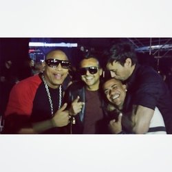 Enrique Iglesias: right before going on stage #fashionrocks #bailando #enriquepitbulltour @duttypaul @gdzoficial