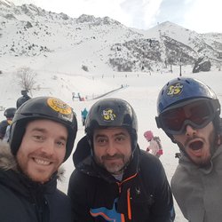 Philippe et l'équipe avant de faire du snakegliss