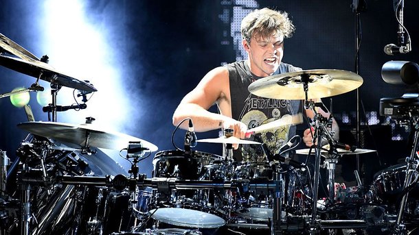 Ashton Irwin: qui est le dernier arrivé dans le groupe 5 Seconds of Summer?