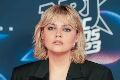 Louane - TAPIS ROUGE - NRJ MUSIC AWARDS 2023