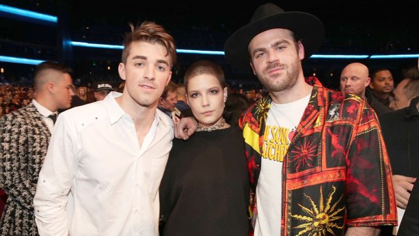 The Chainsmokers: qui est Halsey, la chanteuse qui les accompagne sur le hit "Closer" ?