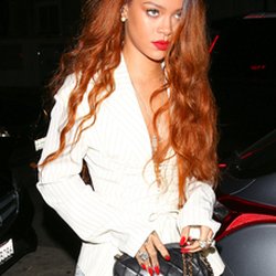 Rihanna à la sortie d'un restaurant de Santa Monica