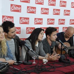 Tout le monde se prête au jeu des questions !