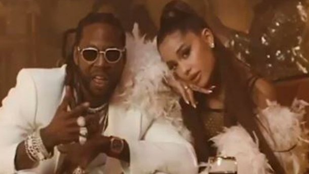 Ariana Grande livre un avant-goût du clip de "Rule the World" avec 2 Chainz