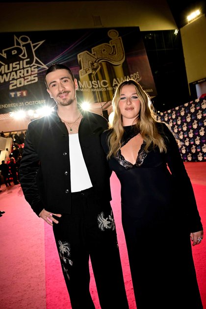 Pierre Garnier et Helena - Le Tapis Rouge - NRJ Music Awards 2025