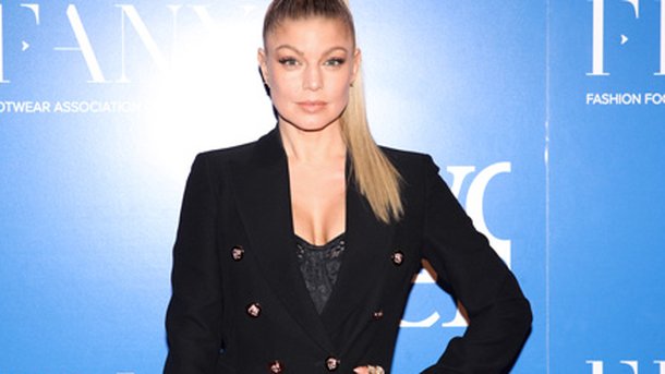 Fergie: glamour et sexy pour un gala de bienfaisance
